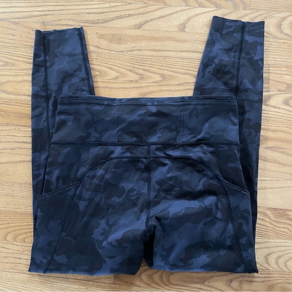 Lululemon Fast and Free Tight Leggings II 25" 
Black/Gray Camo
Size 8 Medium - Picture 4 of 6